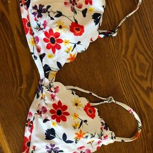 Cupshe bathing suit top: size xxl. Too big for me.